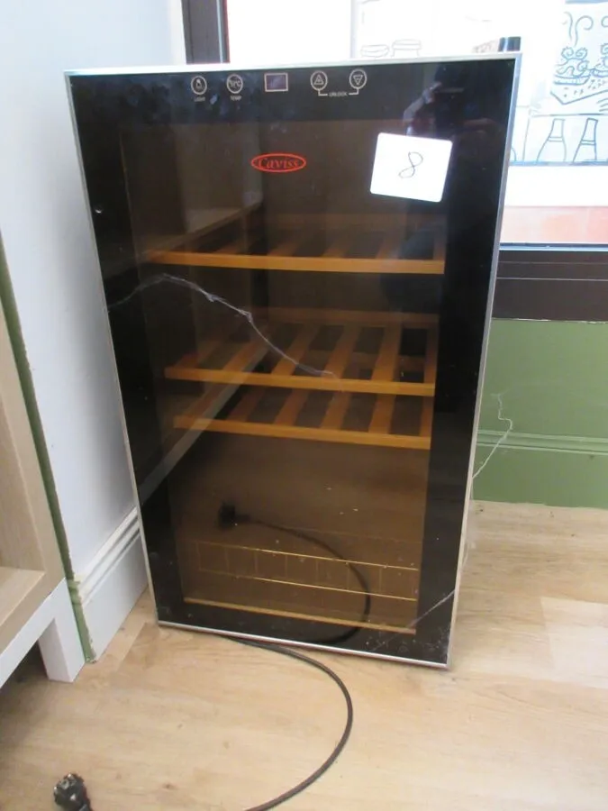 Vente bons matériels de restauration d'une cave de dégustation et stock