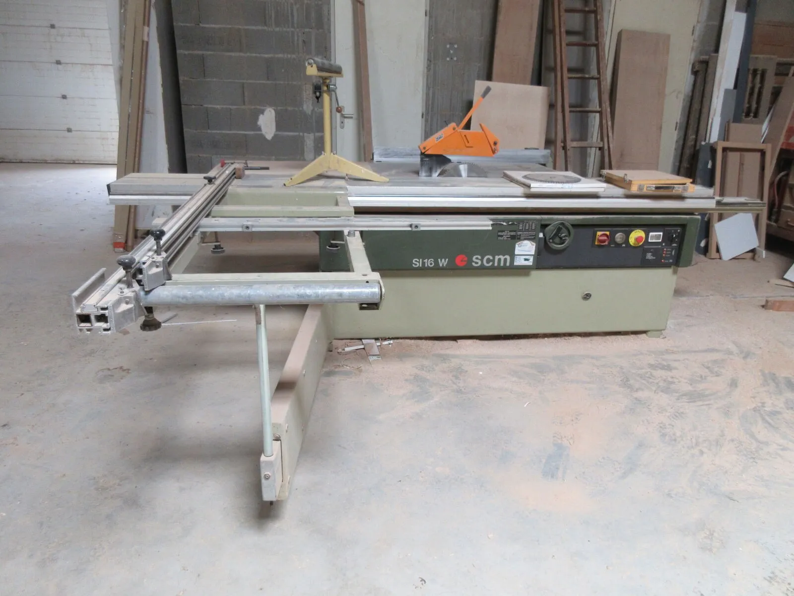 Vente véhicule, matériels de menuiserie