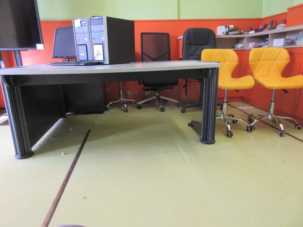 Vente mobilier et matériels d'une agence immobilière