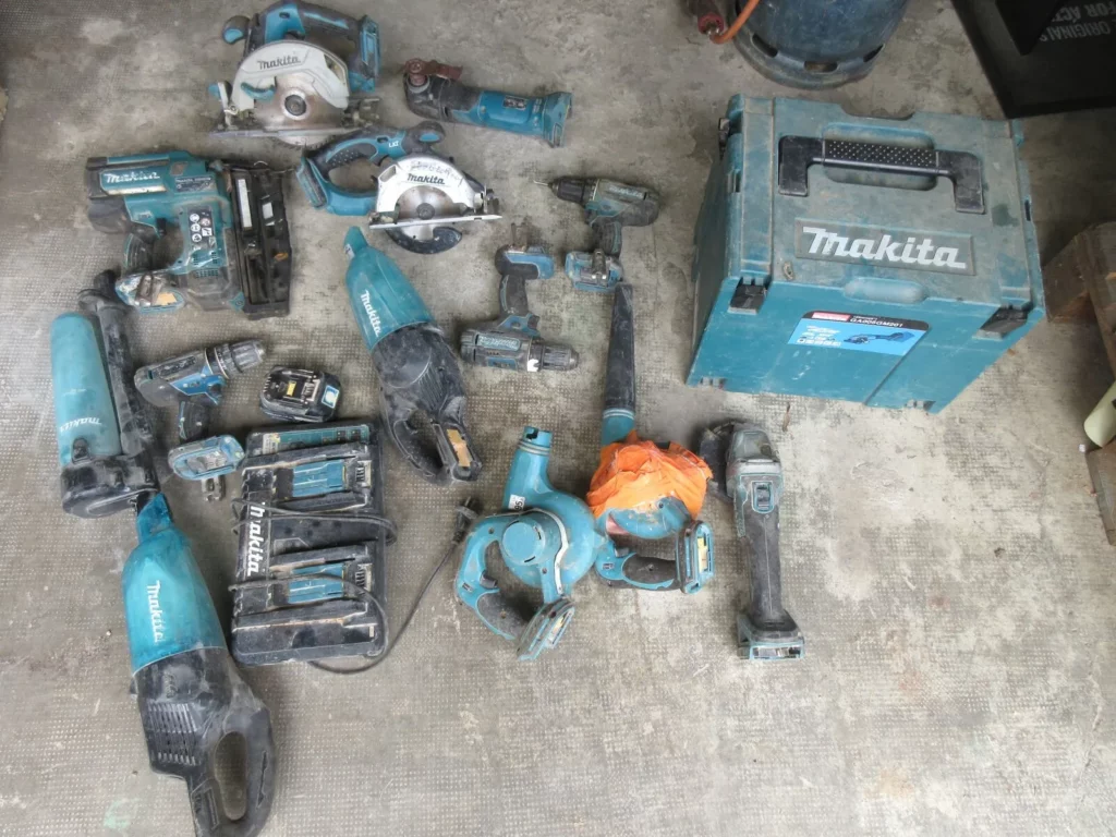 Vente aux enchères électroportatifs et outillage, bâtiment