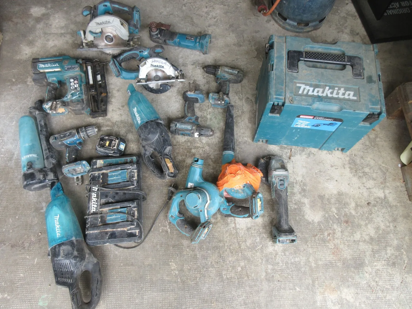 Vente aux enchères électroportatifs et outillage, bâtiment