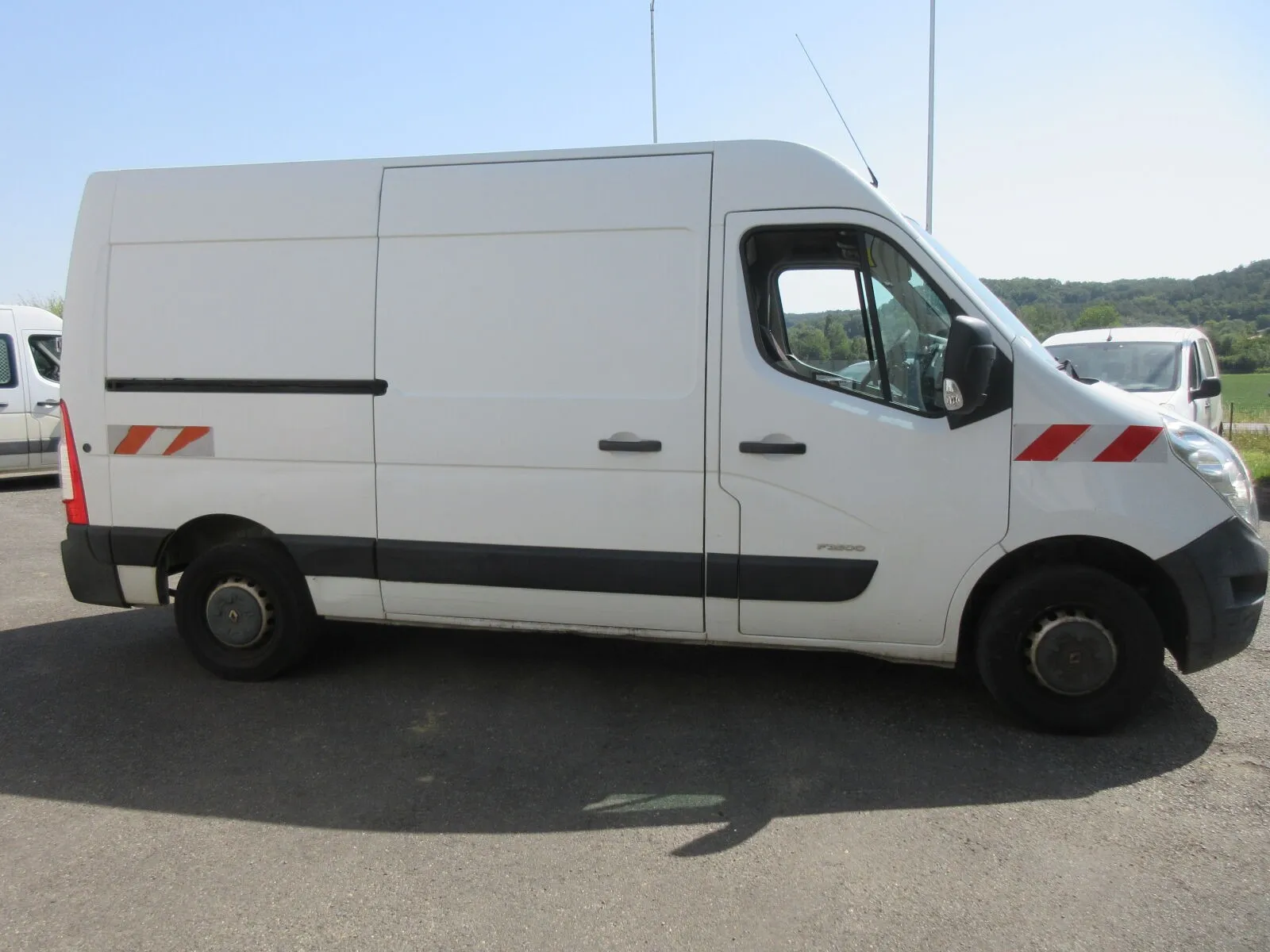 Vente aux enchères Master, scooter, balayeuses, outillage et pièces détachées