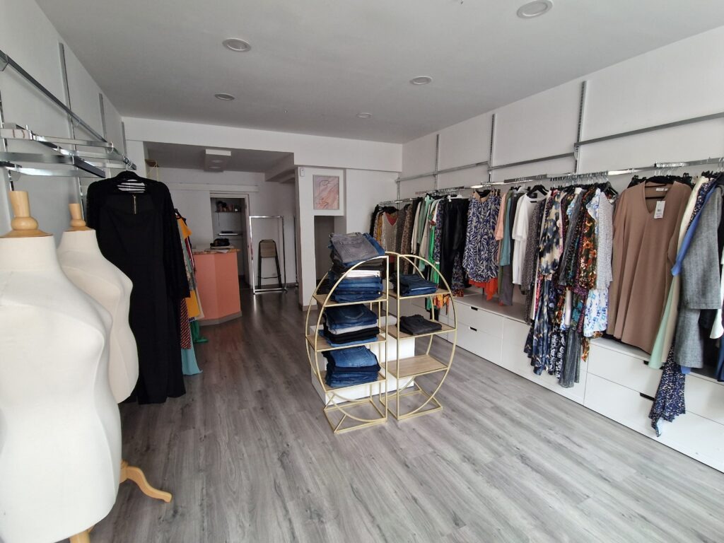 Vente agencements et stock d'un magasin de vêtements