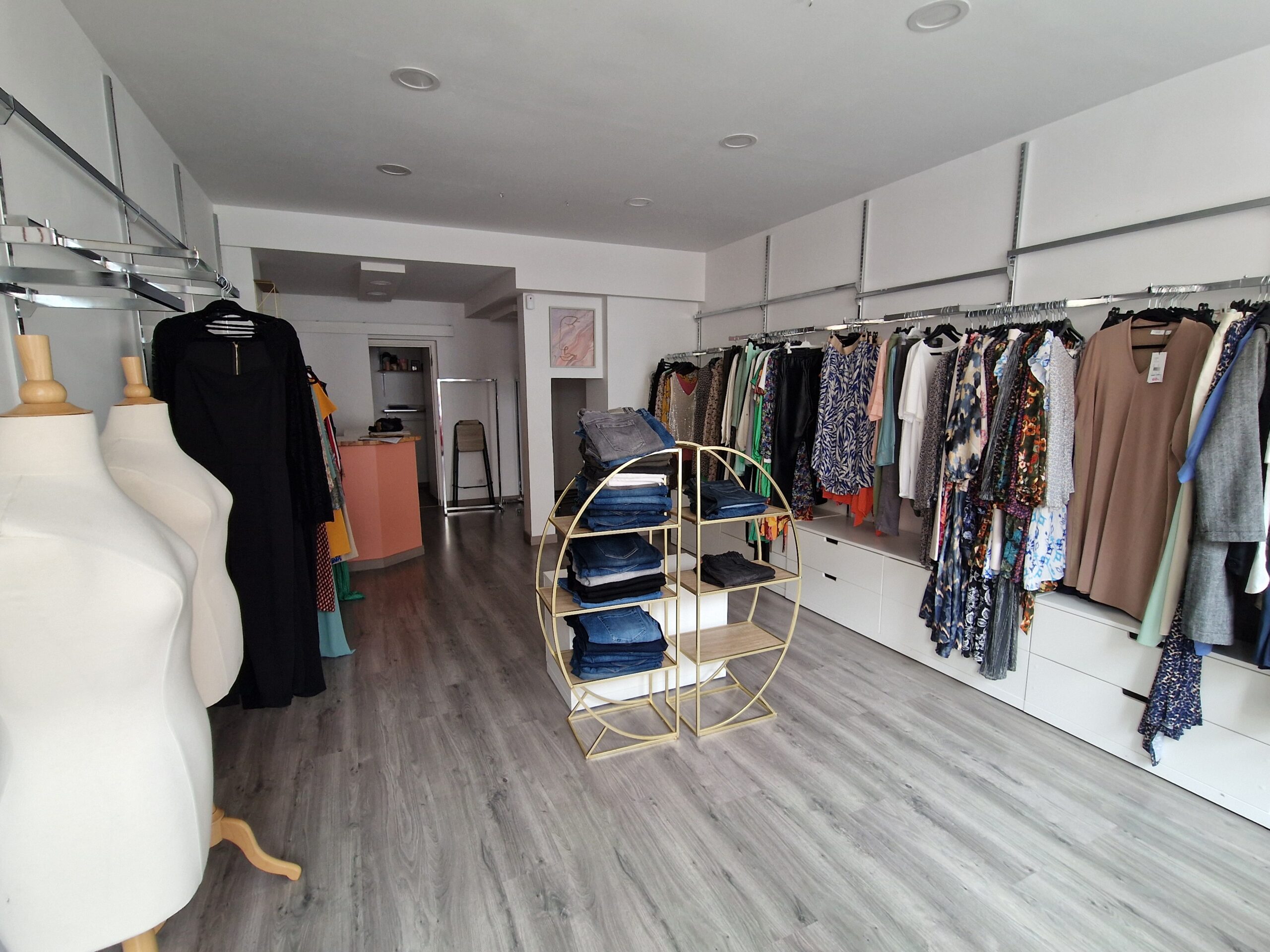 Vente agencements et stock d'un magasin de vêtements