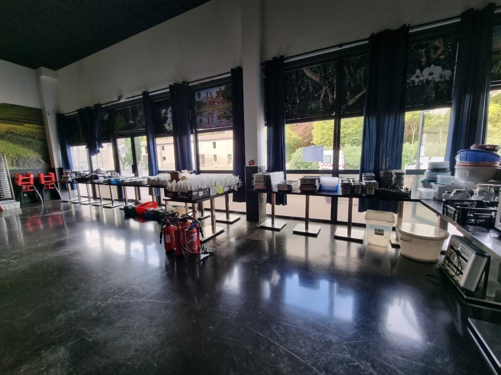 Vente aux enchères de matériels de restauration (buffet asiatique)